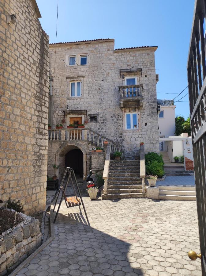 Studios Kadena Trogir - 18Th Century Stone House Exterior photo