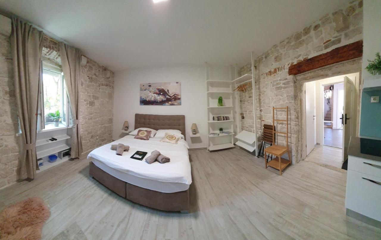 Studios Kadena Trogir - 18Th Century Stone House Exterior photo