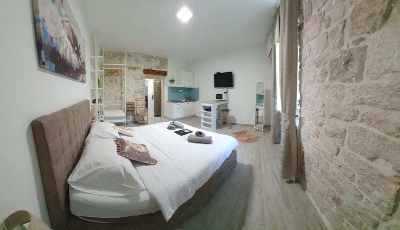 Studios Kadena Trogir - 18Th Century Stone House Exterior photo