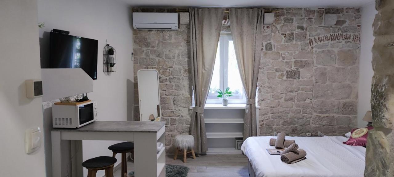 Studios Kadena Trogir - 18Th Century Stone House Exterior photo