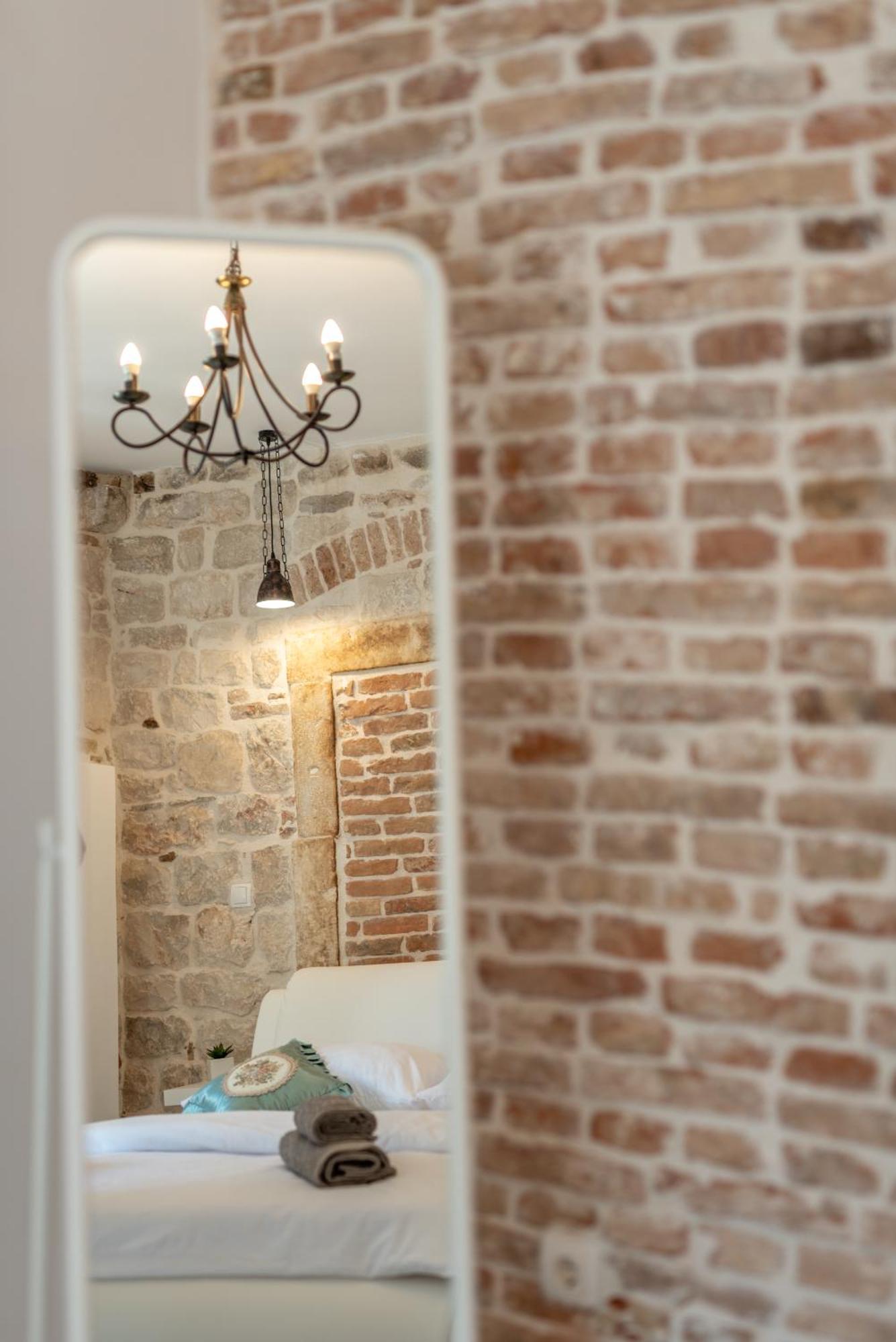 Studios Kadena Trogir - 18Th Century Stone House Exterior photo